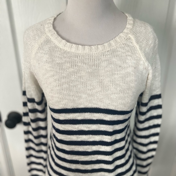 Lightweight White & Navy Striped Sweater (XS) - Picture 3 of 12